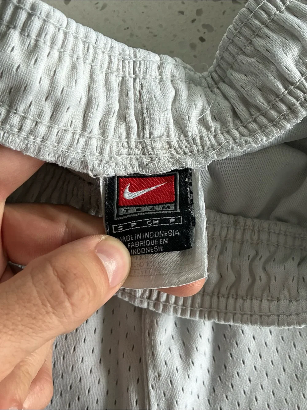 000 - VINTAGE 00s NIKE UNIVERSITY OF KANSAS KU JAYHAWKS Y2K MESH SHORTS